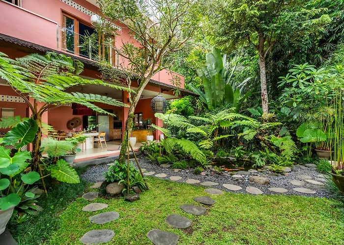 Villa Kembar *